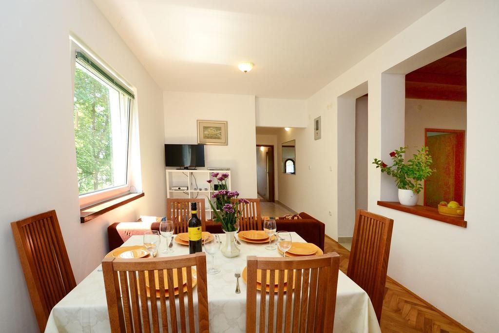 פורץ Apartments Tena חדר תמונה